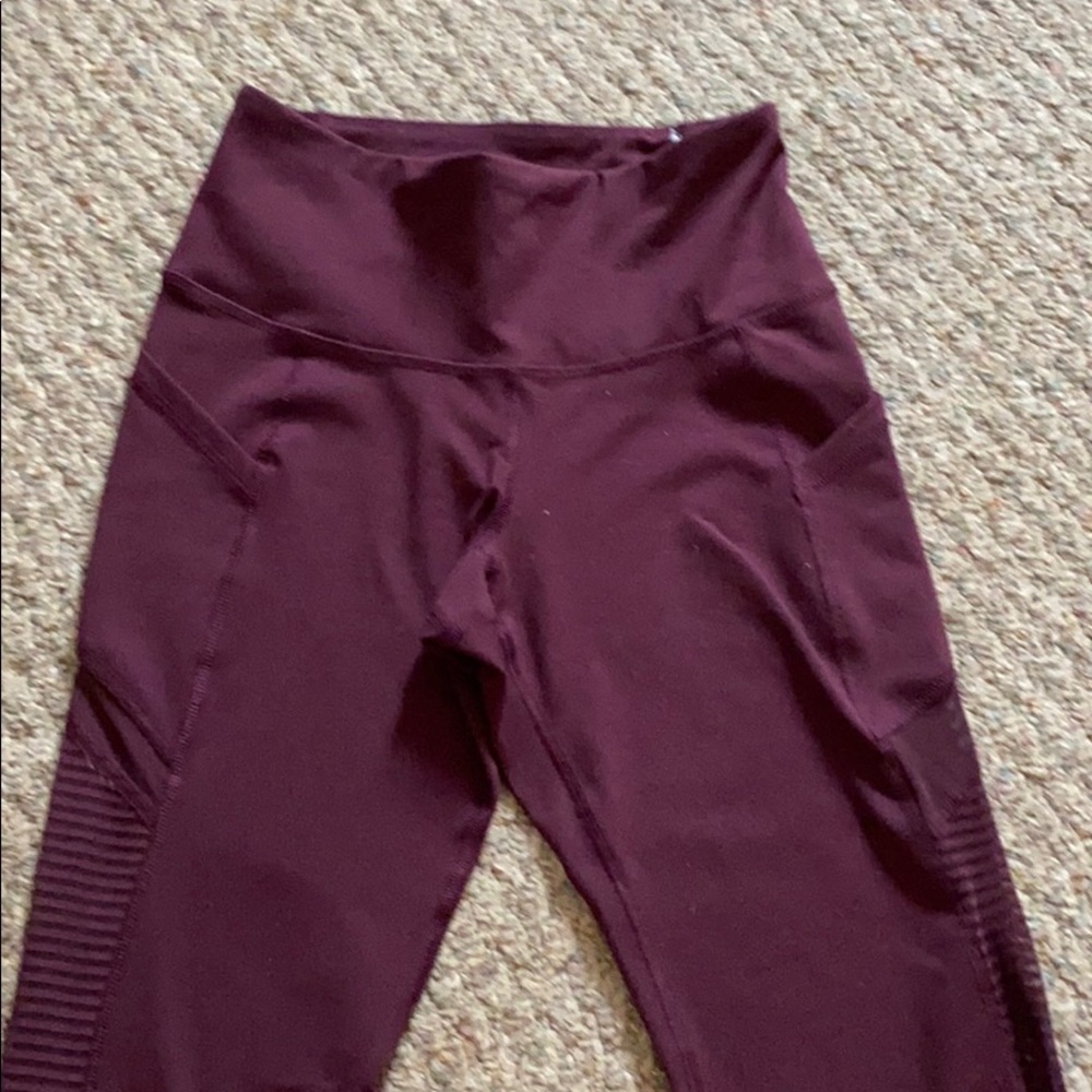 maroon mesh pocketed leggings